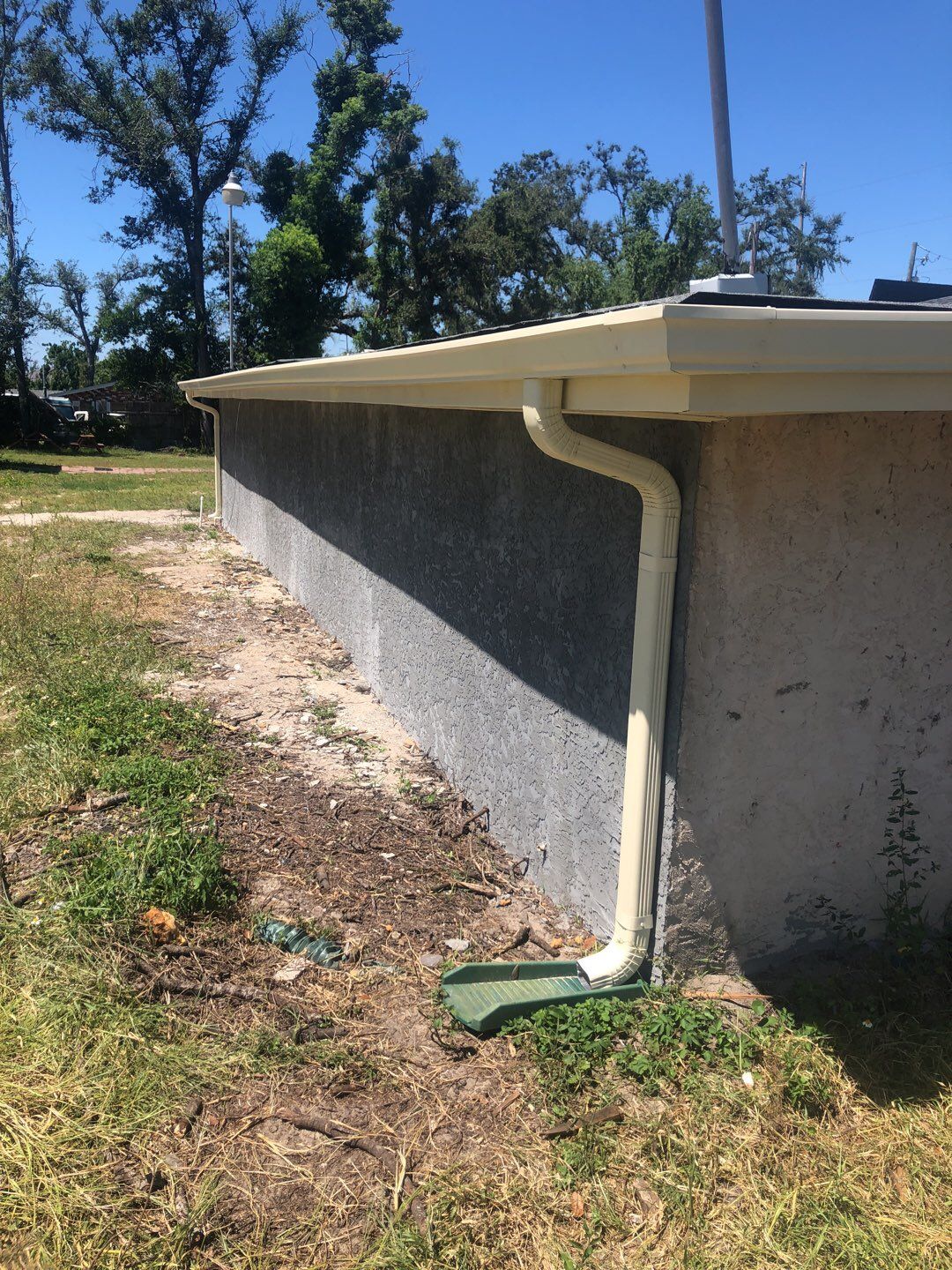 Install Seamless Gutter In Panama City, FL 32404 Panama City Gutter